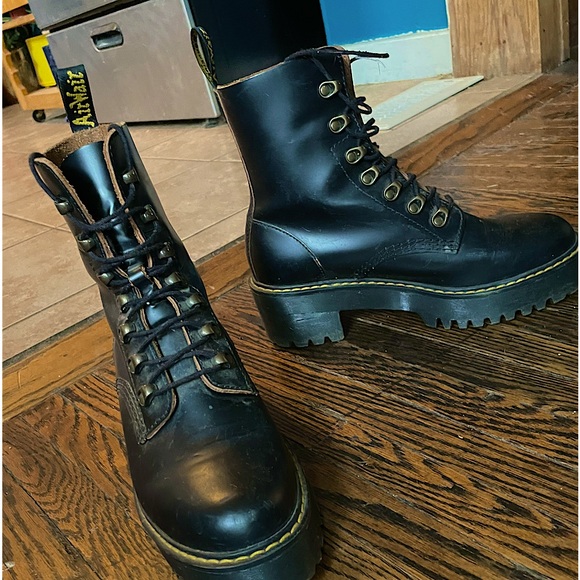 DOC MARTEN LEONA WOMEN'S VINTAGE SMOOTH LEATHER HEELED BOOTS SIZE 8 - Picture 3 of 7